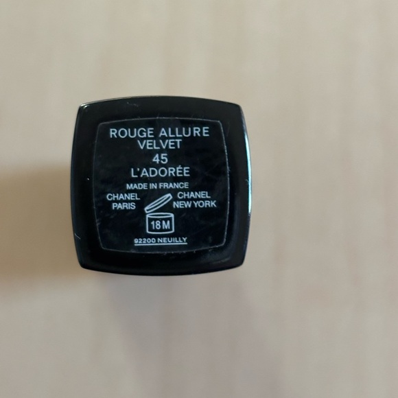 NWOT-2 tubes Chanel Rouge Allure Velvet lipsticks - 2 tubes - Picture 11 of 11